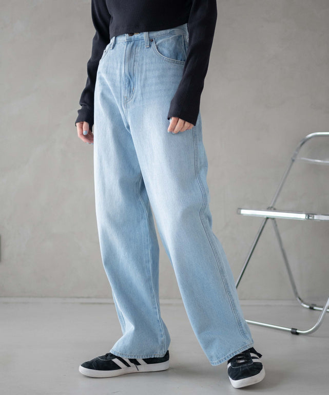 デニム淡色(インディゴ淡)　モデル:161cm M着用