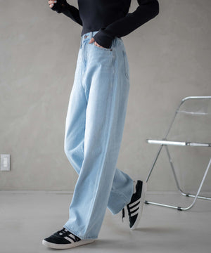 デニム淡色(インディゴ淡)　モデル:161cm M着用