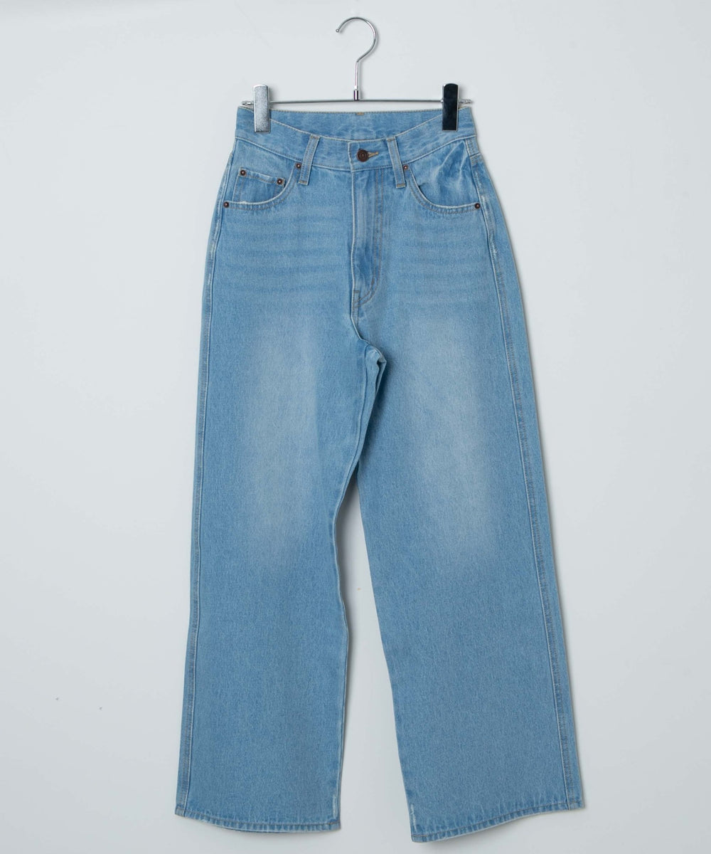 デニム淡色(インディゴ淡)　モデル:161cm M着用