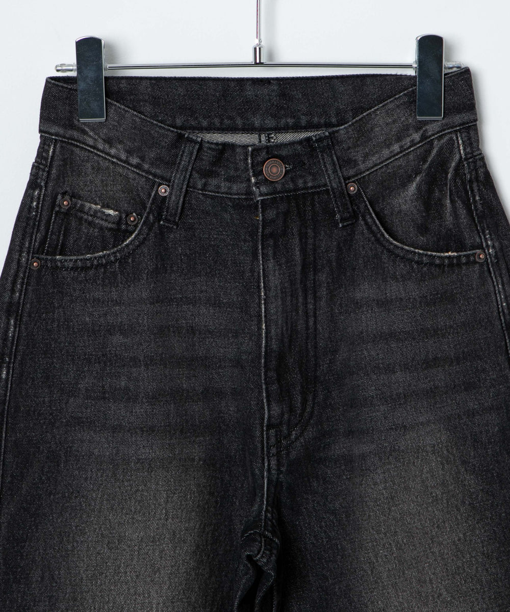 ストレートデニムパンツ