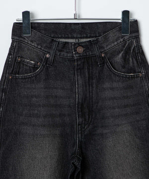ストレートデニムパンツ