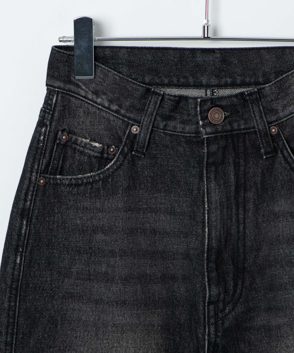 ストレートデニムパンツ