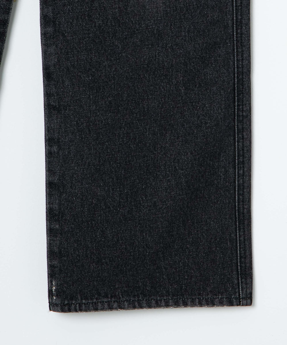 ストレートデニムパンツ