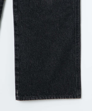 ストレートデニムパンツ