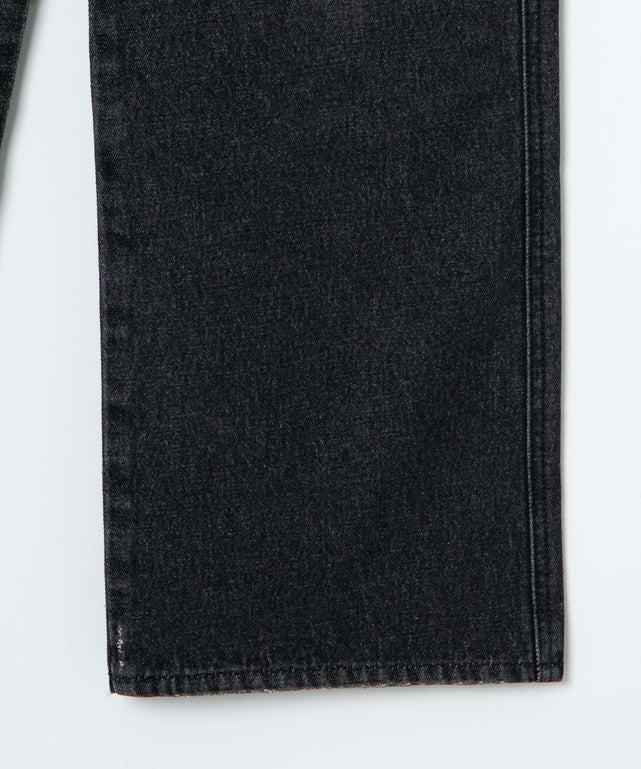 ストレートデニムパンツ