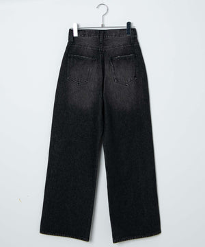 ストレートデニムパンツ