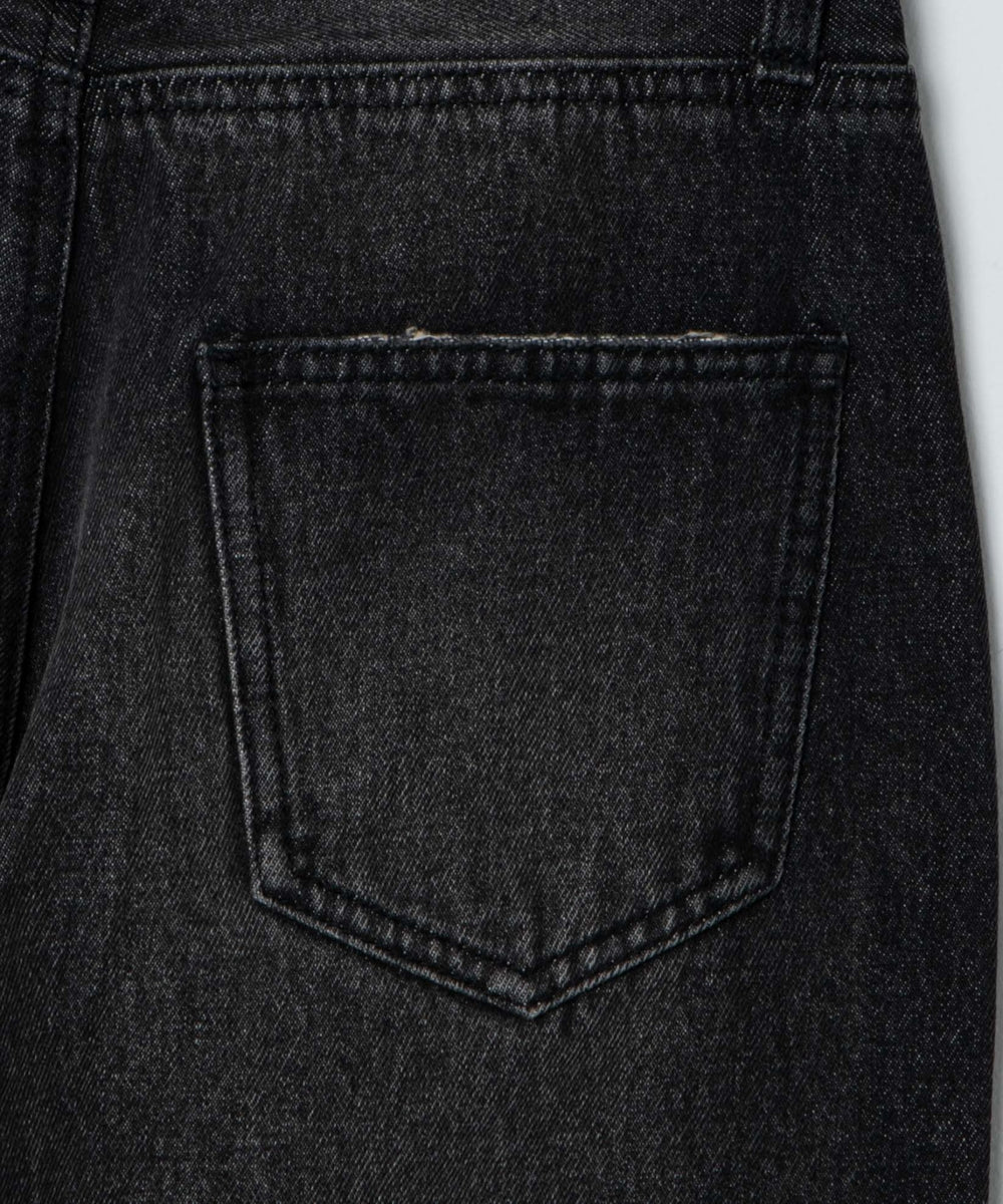 ストレートデニムパンツ