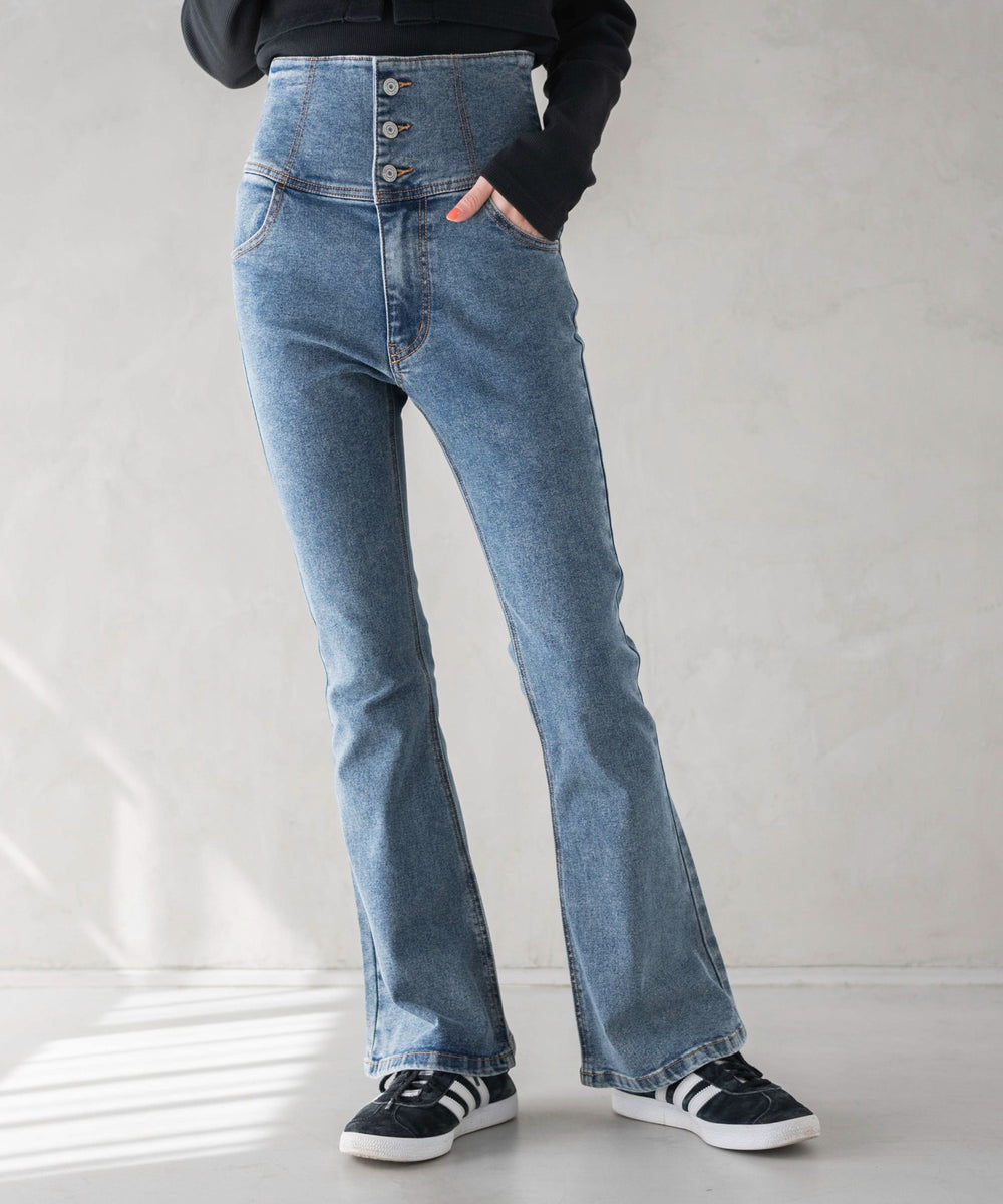 デニム中濃加工色　モデル:161cm M着用