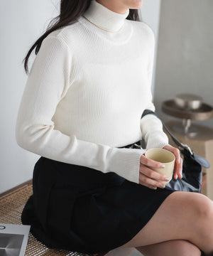 ホワイト　モデル:155cm M着用