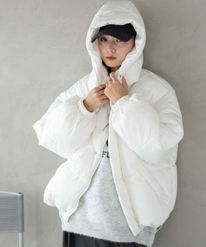 ホワイト　モデル:161cm M着用