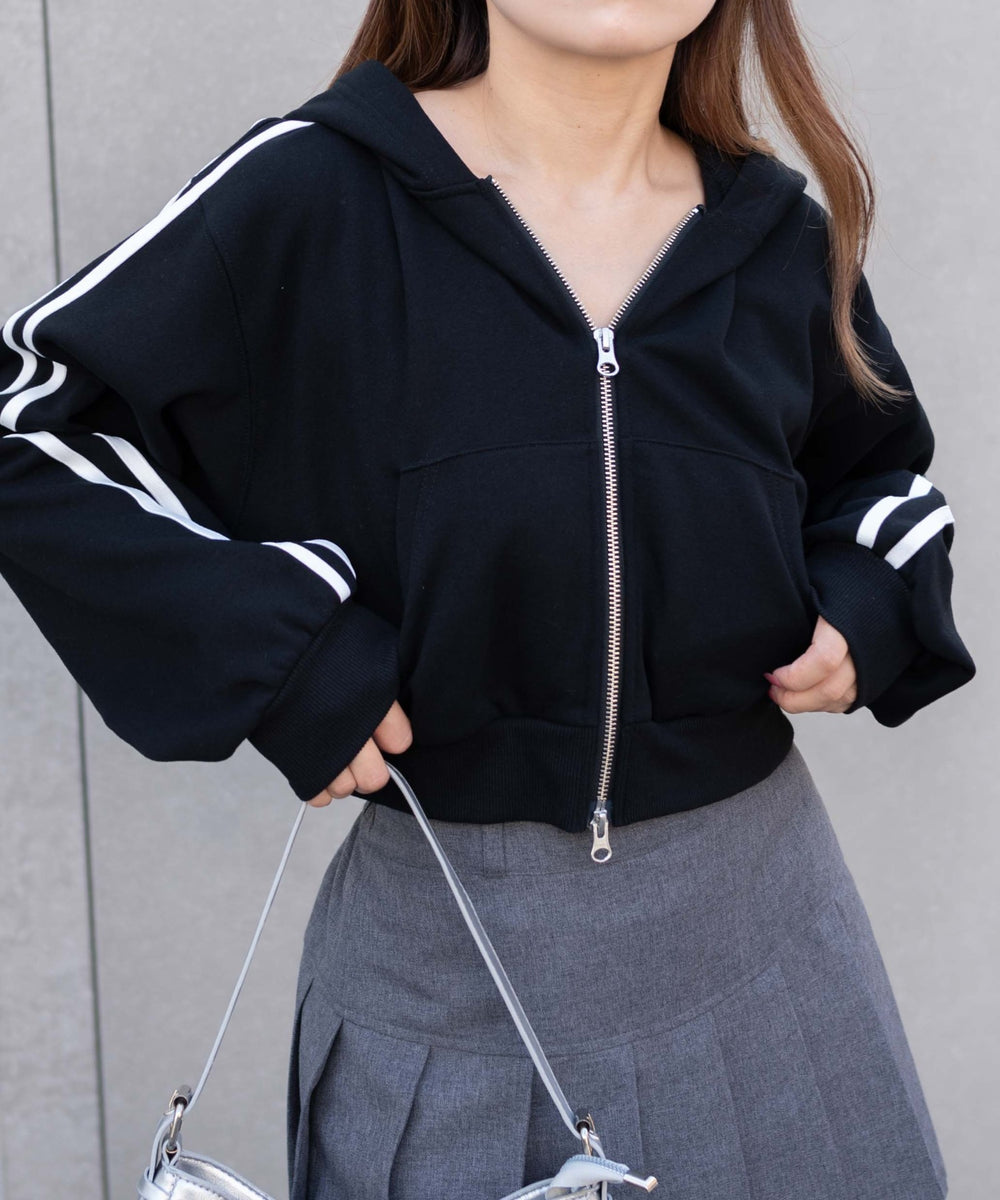 ブラックソノタ(ブラック袖ライン)　モデル:155cm F着用