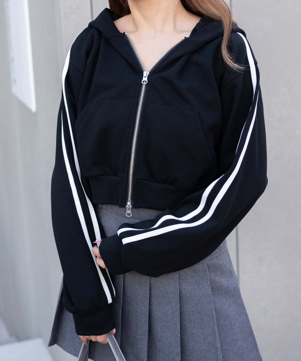 ブラックソノタ(ブラック袖ライン)　モデル:155cm F着用