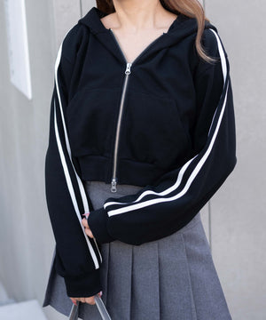 ブラックソノタ(ブラック袖ライン)　モデル:155cm F着用