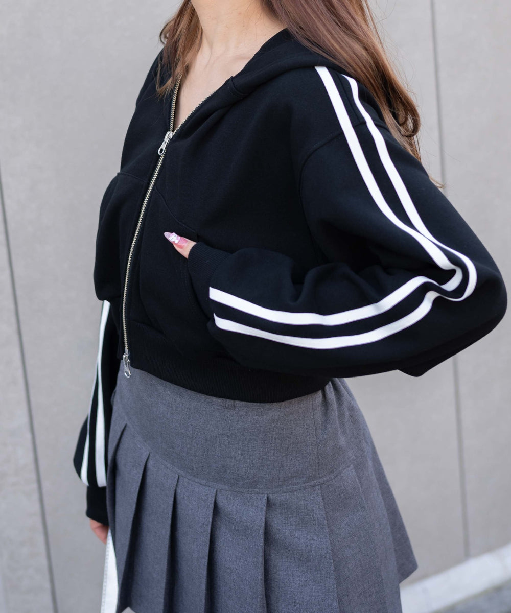 ブラックソノタ(ブラック袖ライン)　モデル:155cm F着用