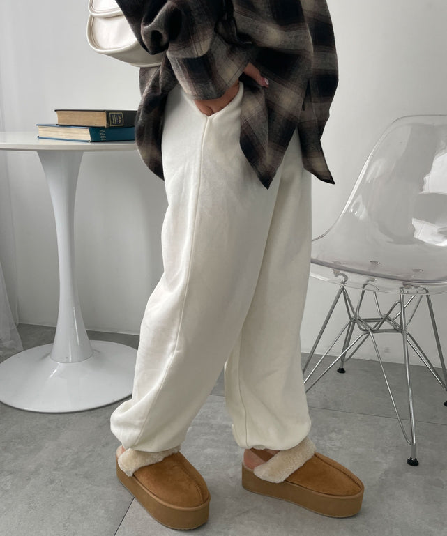 ホワイトアイボリー　モデル:155cm M着用