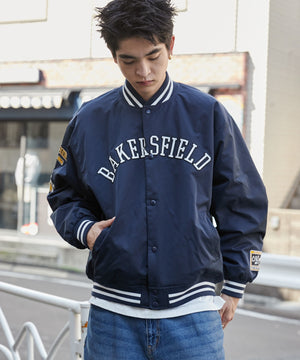 ネイビー　モデル:180cm L着用