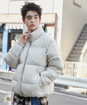 Lベージュ モデル：180cm L着用