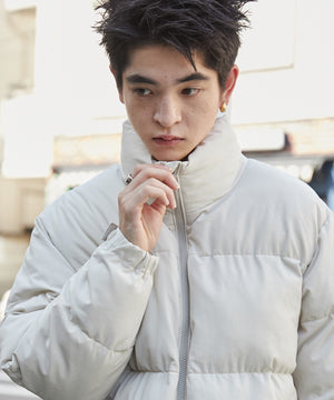 Lベージュ モデル：180cm L着用