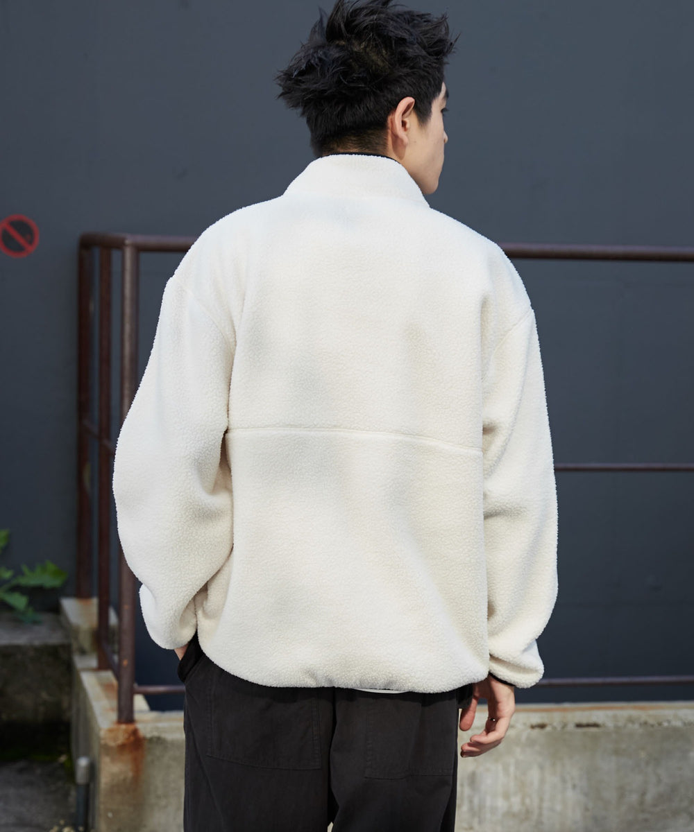 オフホワイト　モデル:180cm L着用