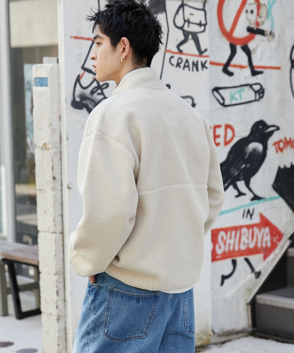 Lベージュ　モデル:180cm L着用