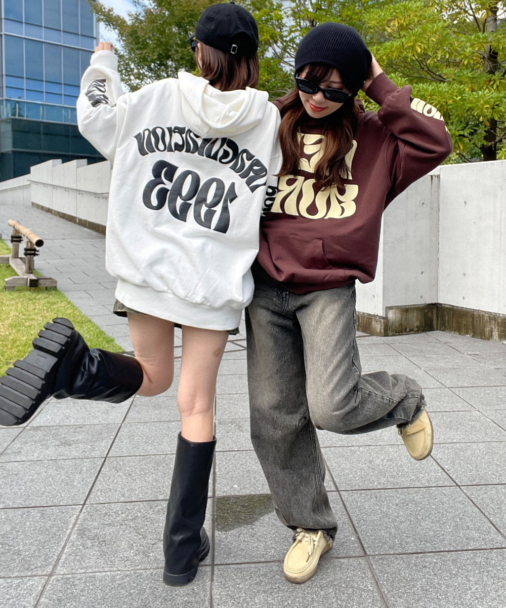 ロゴフォームプリントビッグプルパーカー