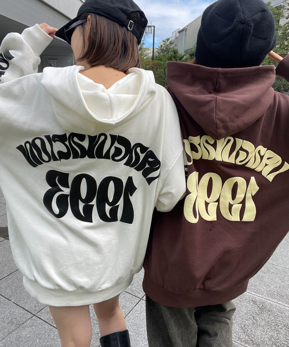 ロゴフォームプリントビッグプルパーカー