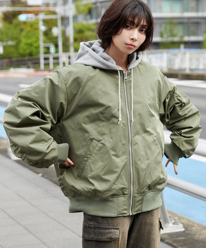 カーキ モデル：160cm L着用