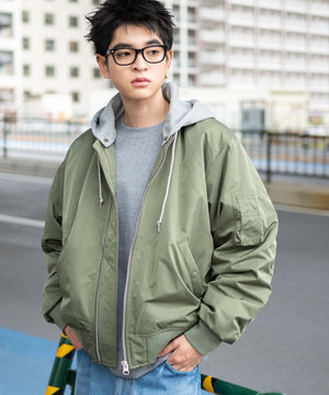 カーキ モデル：180cm L着用