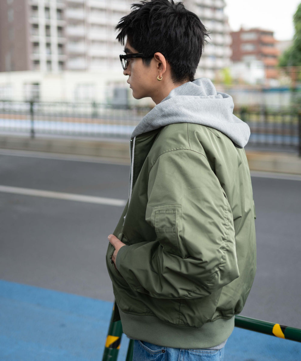 カーキ モデル：180cm L着用