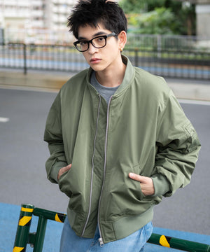 カーキ モデル：180cm L着用