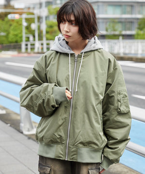 カーキ モデル：160cm L着用