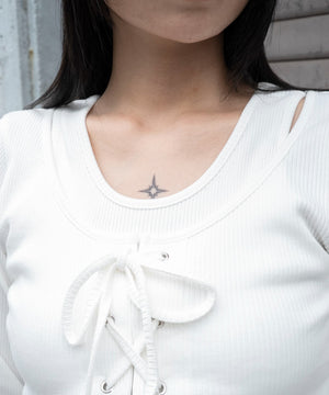 レイヤード風レースアップトップス