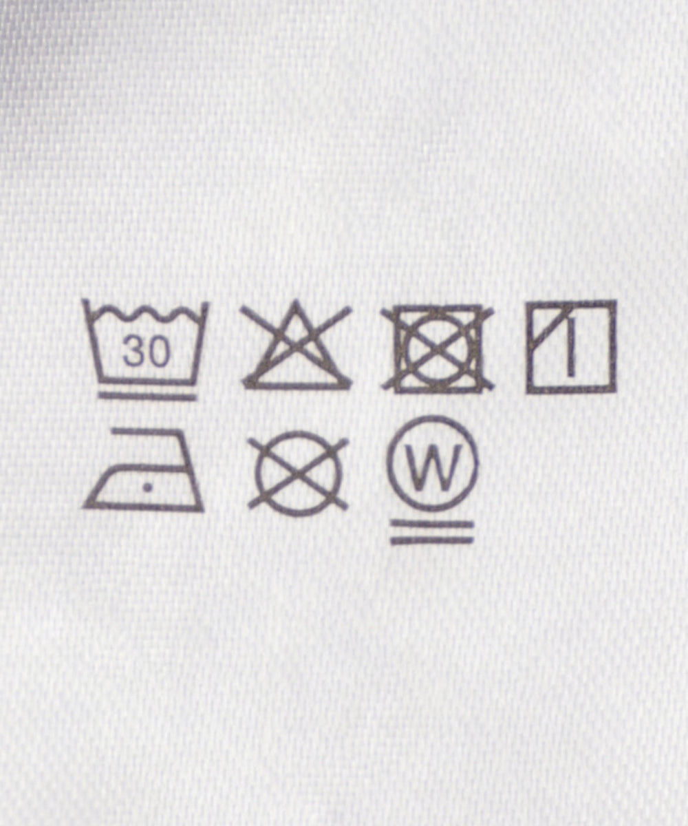 レイヤード風レースアップトップス