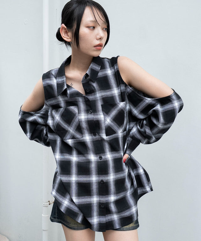 オープンショルダーチェックBIGシャツ/ブラック　モデル：159cm F着用