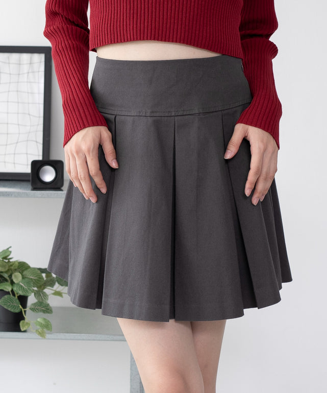 ツイルプリーツミニスカパン/グレー モデル：163cm F着用