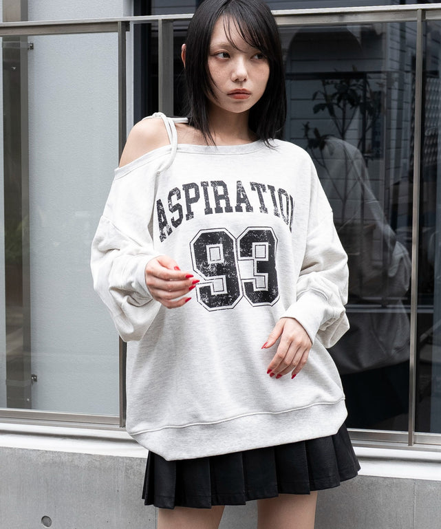 2WAYグラフィックワンショルBIGスウェット/柄２　モデル：159cm F着用