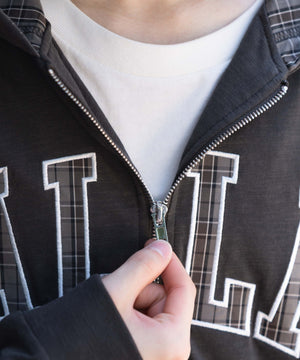 スラブチェックロゴジップパーカー