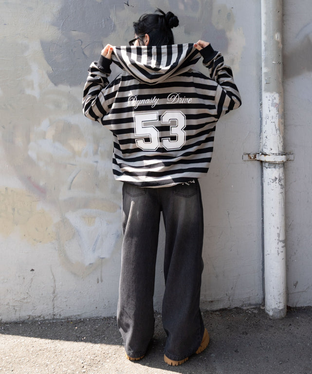 グレーボーダー モデル：160cm M着用