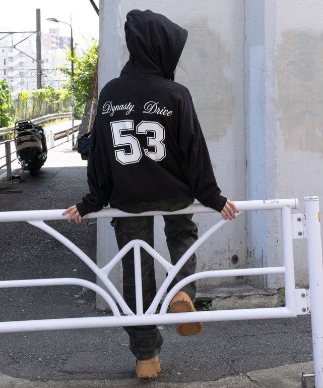 ブラック モデル：160cm M着用