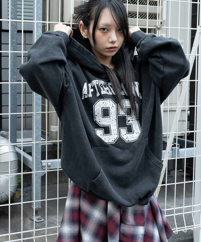 グラフィックプルパーカー/スミクロ　モデル：159cm F着用