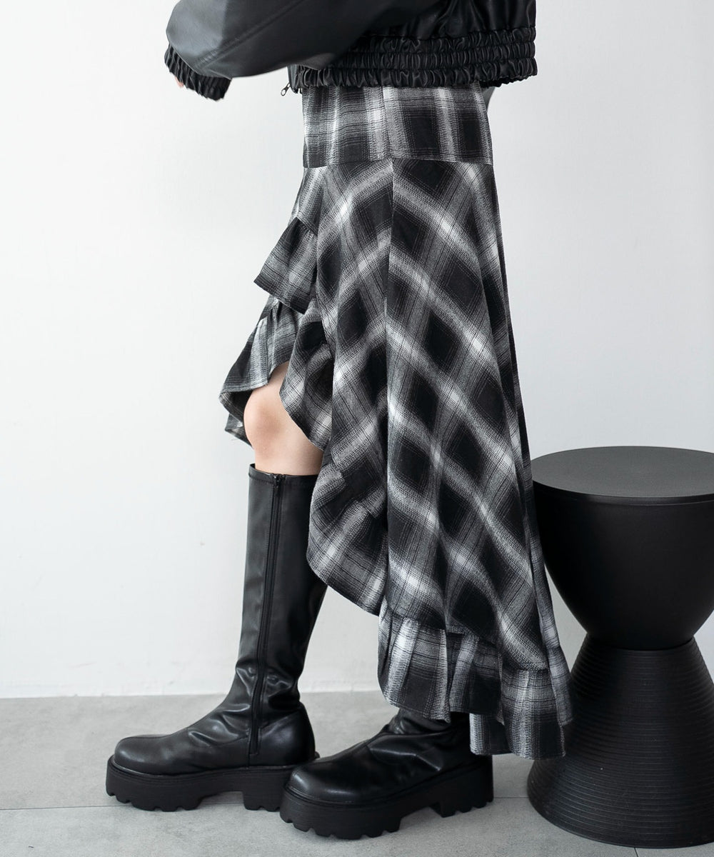 ブラックチェック１　163cm F着用