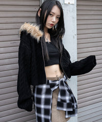フェイクファー付きケーブルニットパーカー