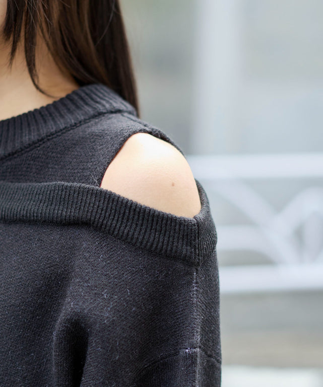 オープンショルダーナンバリングニット