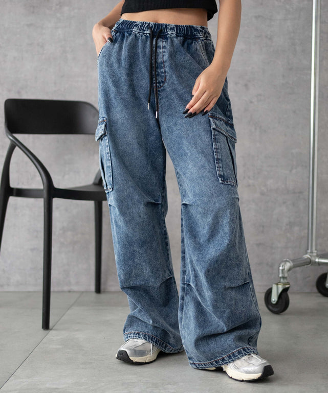 デニム中濃加工 モデル：160cm M着用