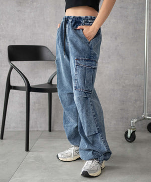 デニム中濃加工 モデル：160cm M着用