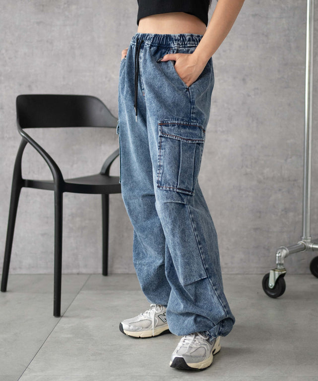 デニム中濃加工 モデル：160cm M着用