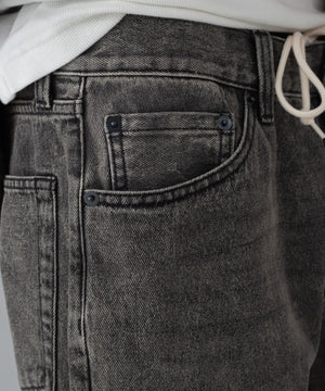 ストレートデニムパンツ