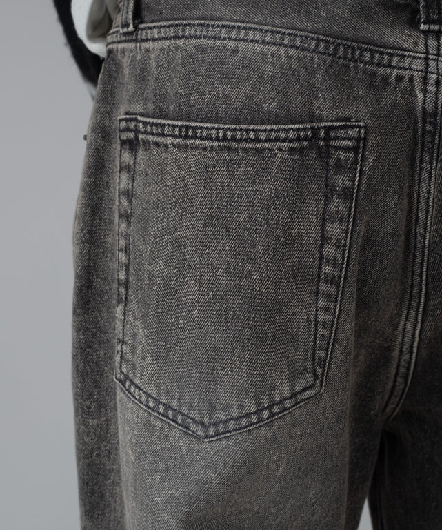 ストレートデニムパンツ