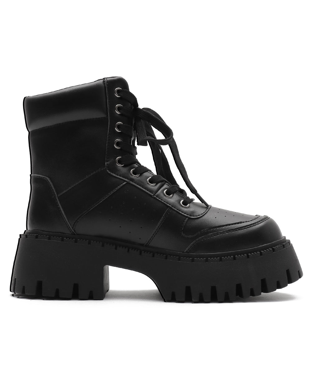 スニーカーブーツ