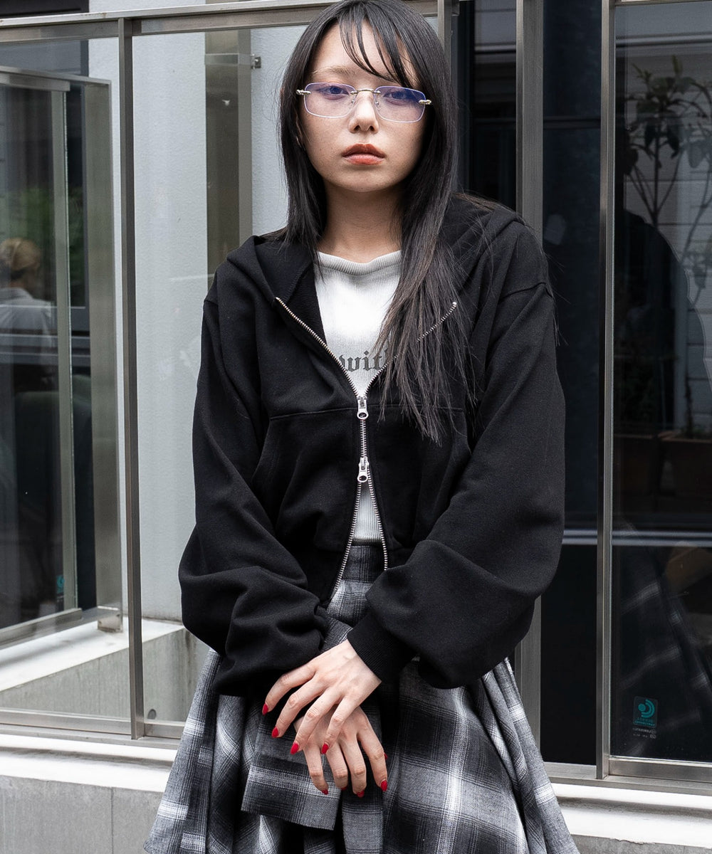 ブラック　モデル：159cm F着用